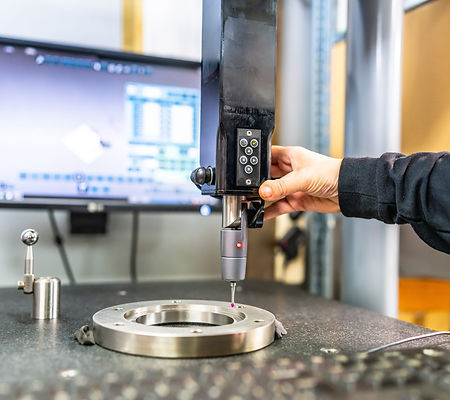 man-using-three-dimensional-verification-and-measu-2026-01-06-10-17-47-utc (1).jpg