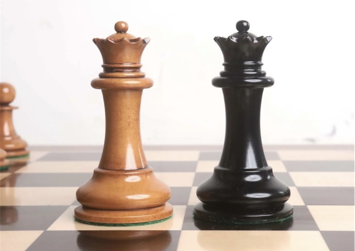 Miniatura: Ajedrez de Madera de ÉBANO Staunton 1849 (envejecido) 4.5"