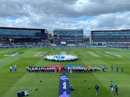 Australia breeze through a chilly day at Old Trafford