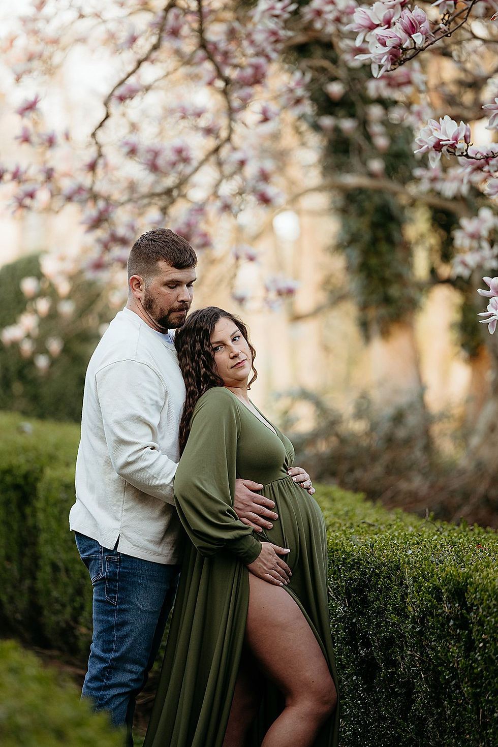 montgomery county pa maternity session at highlands historical mansion magnolia tree maternity session