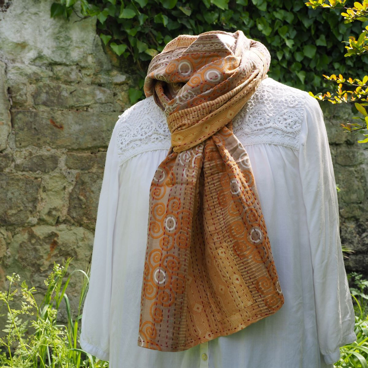 Echarpe Kantha Alyha – beige/sable - coton recyclé brodé