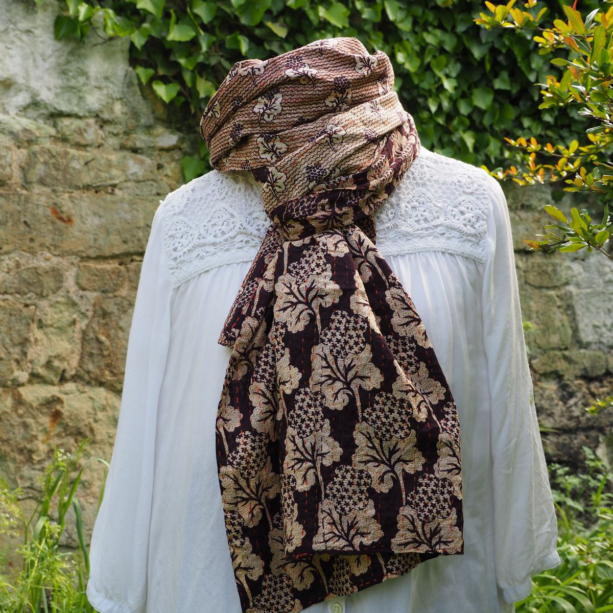 Écharpe Kantha Alyha – marron aubergine - coton recyclé brodé main