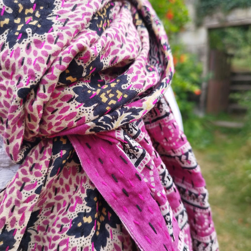 Miniature : Echarpe Kantha Alyha – rose violet/noir- coton recyclé brodé