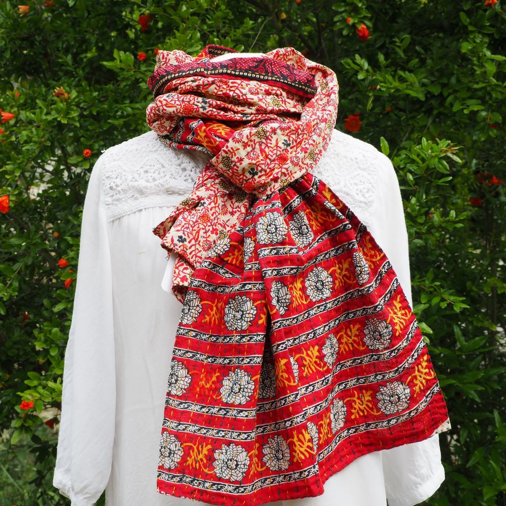 Echarpe Kantha Alyha – rouge/noir/safran - coton recyclé brodé