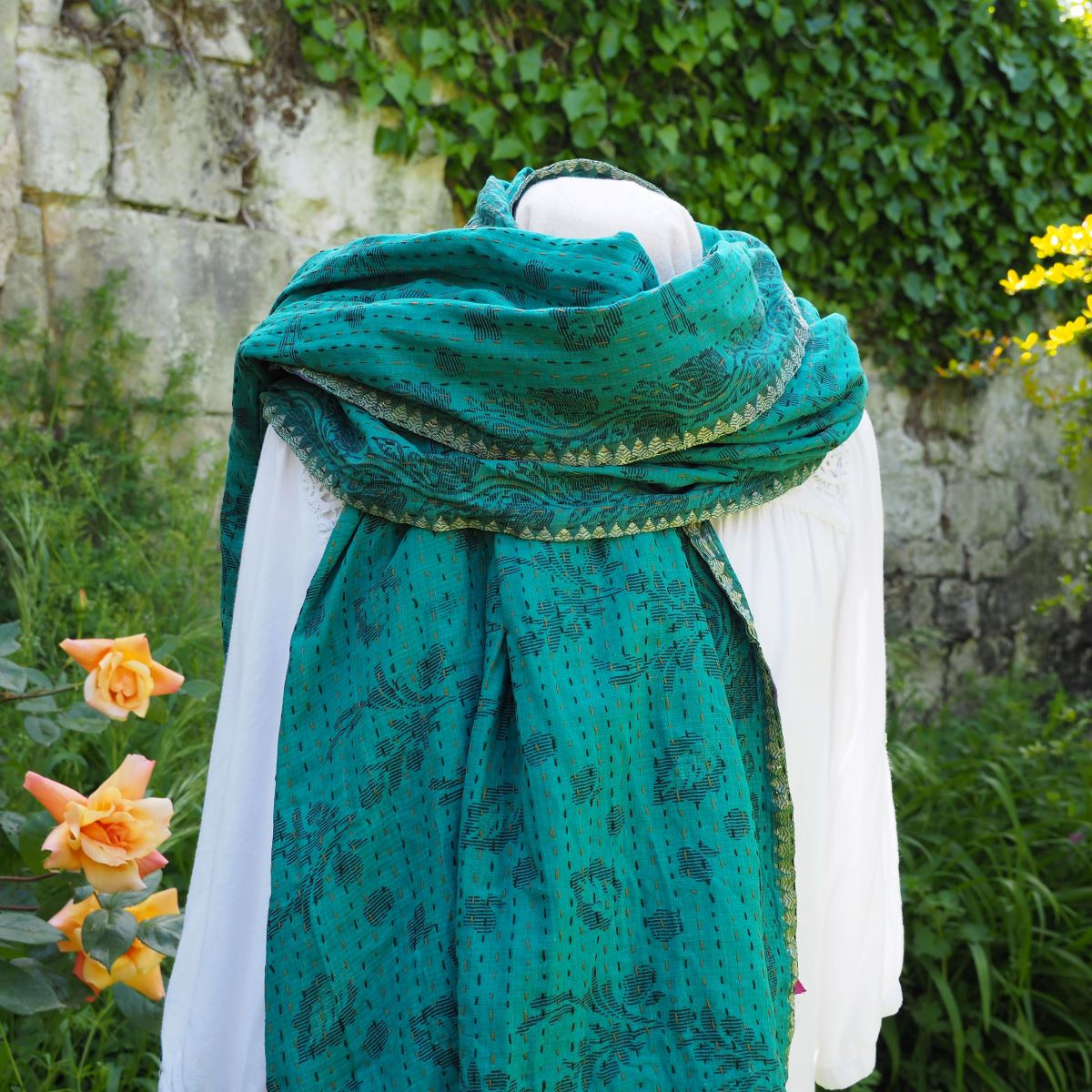Étole Kantha Salma Extra Large en Coton Recyclé – Brodée à la Main