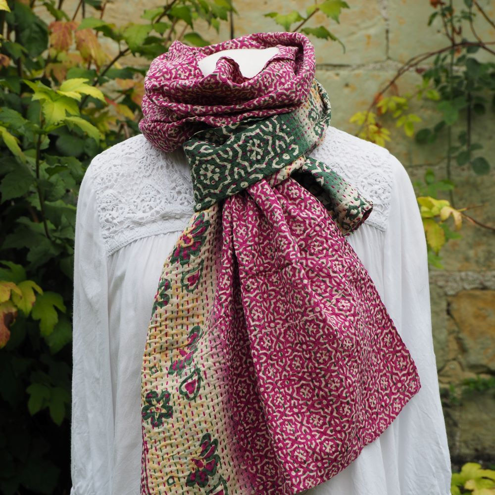 Echarpe Kantha Alyha – violine/vert - coton recyclé brodé