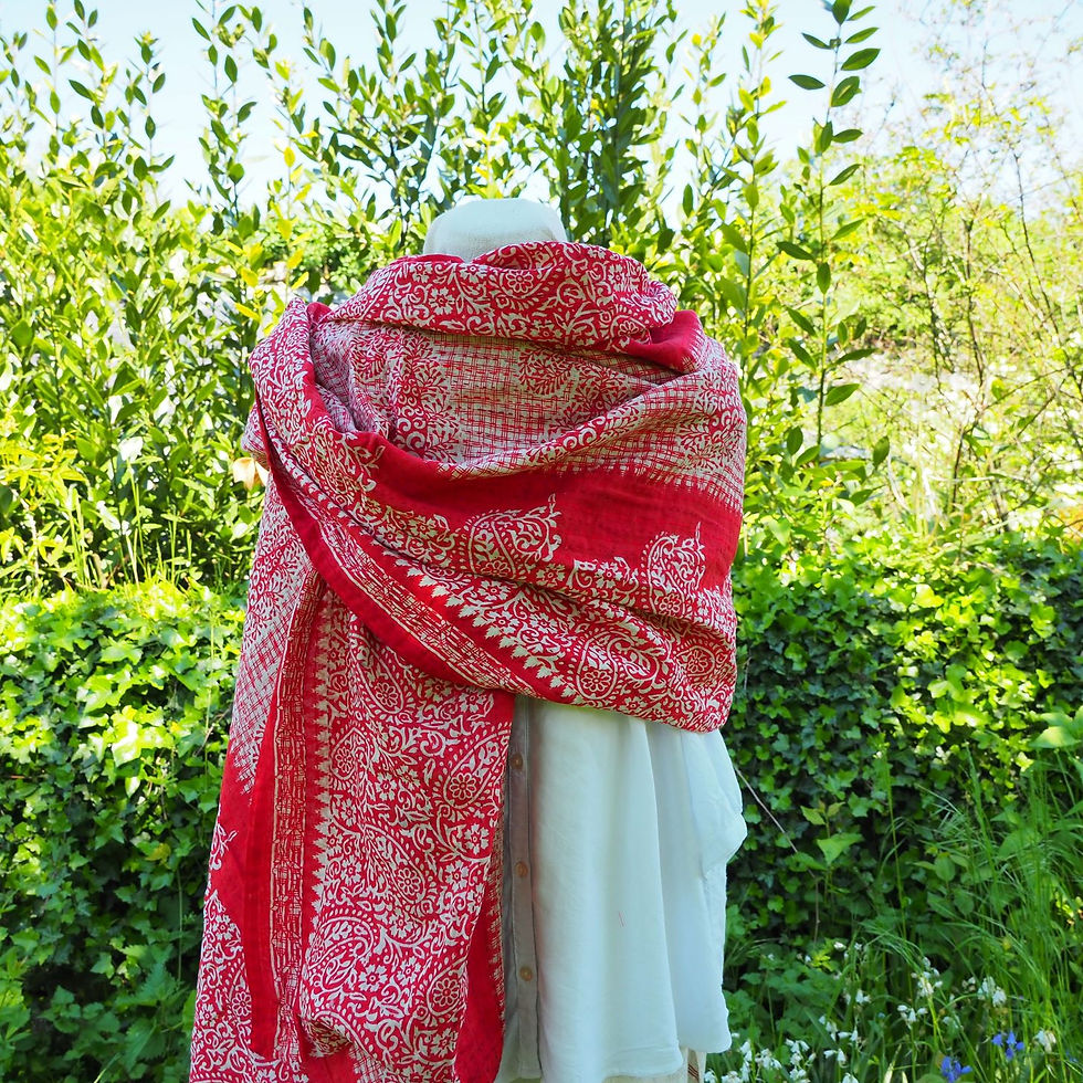 Magnifique châle Kantha rouge brodé main