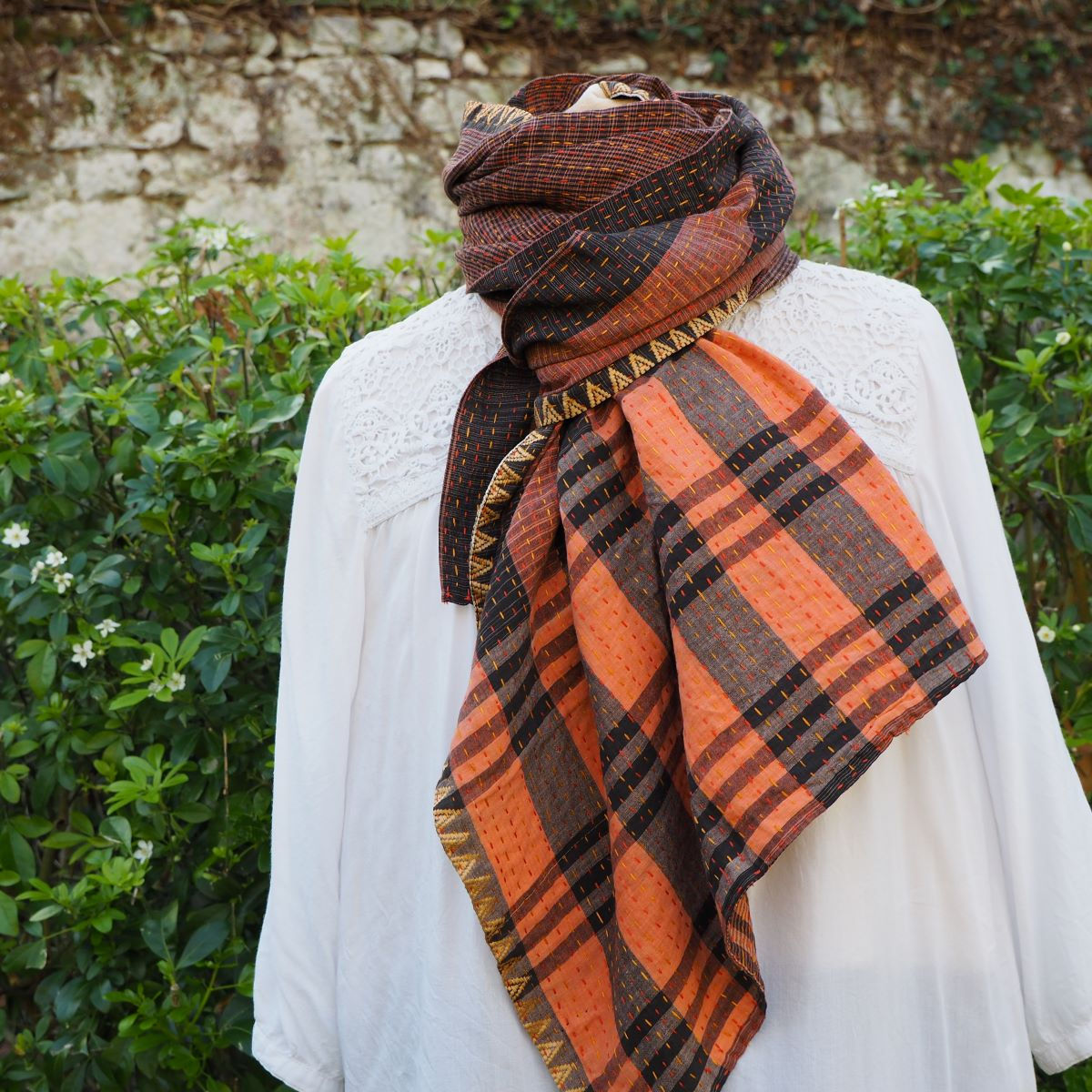 Écharpe Kantha Alyha – Ton marron/orange - coton recyclé brodé main