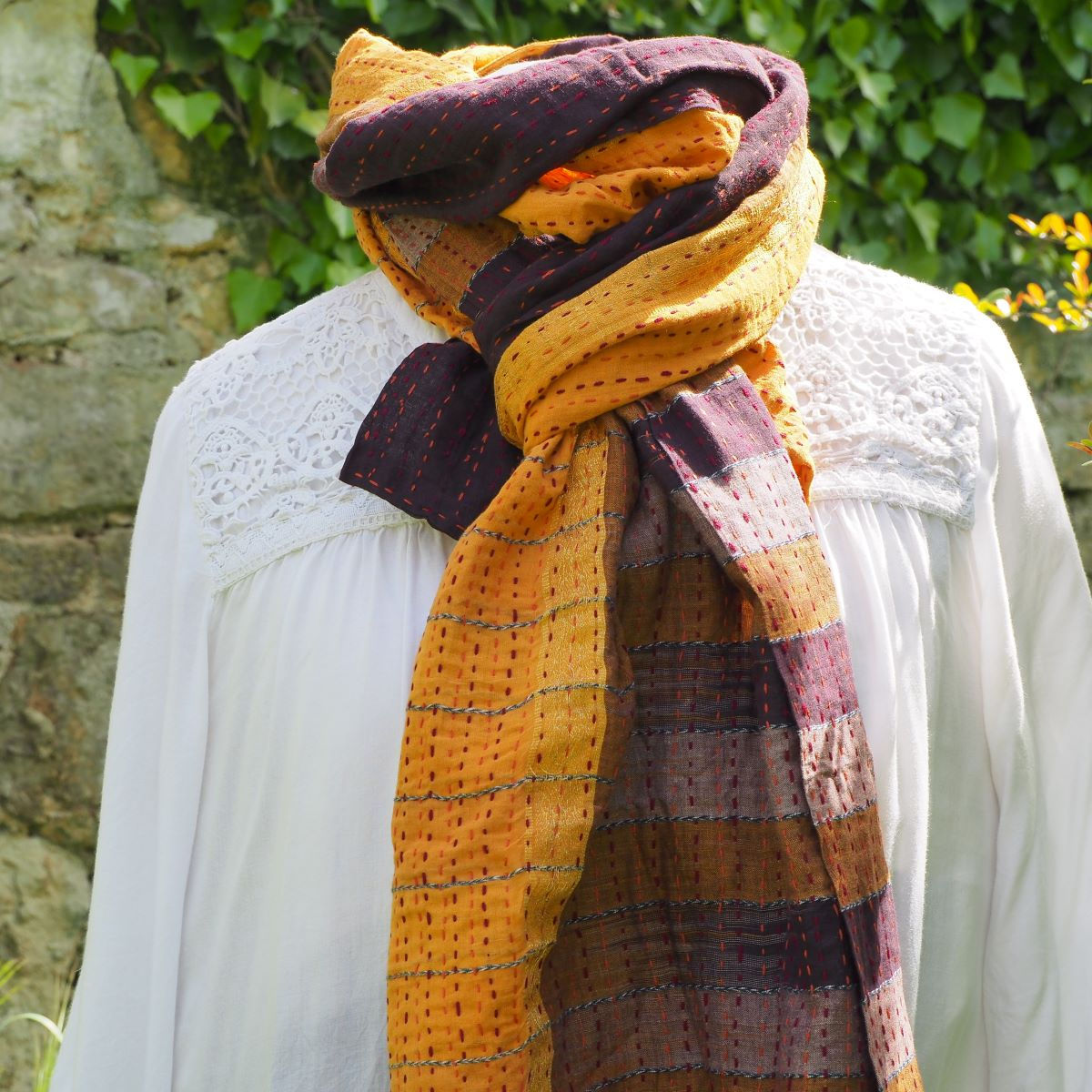 Echarpe Kantha Alyha – marron/safran - coton recyclé brodé