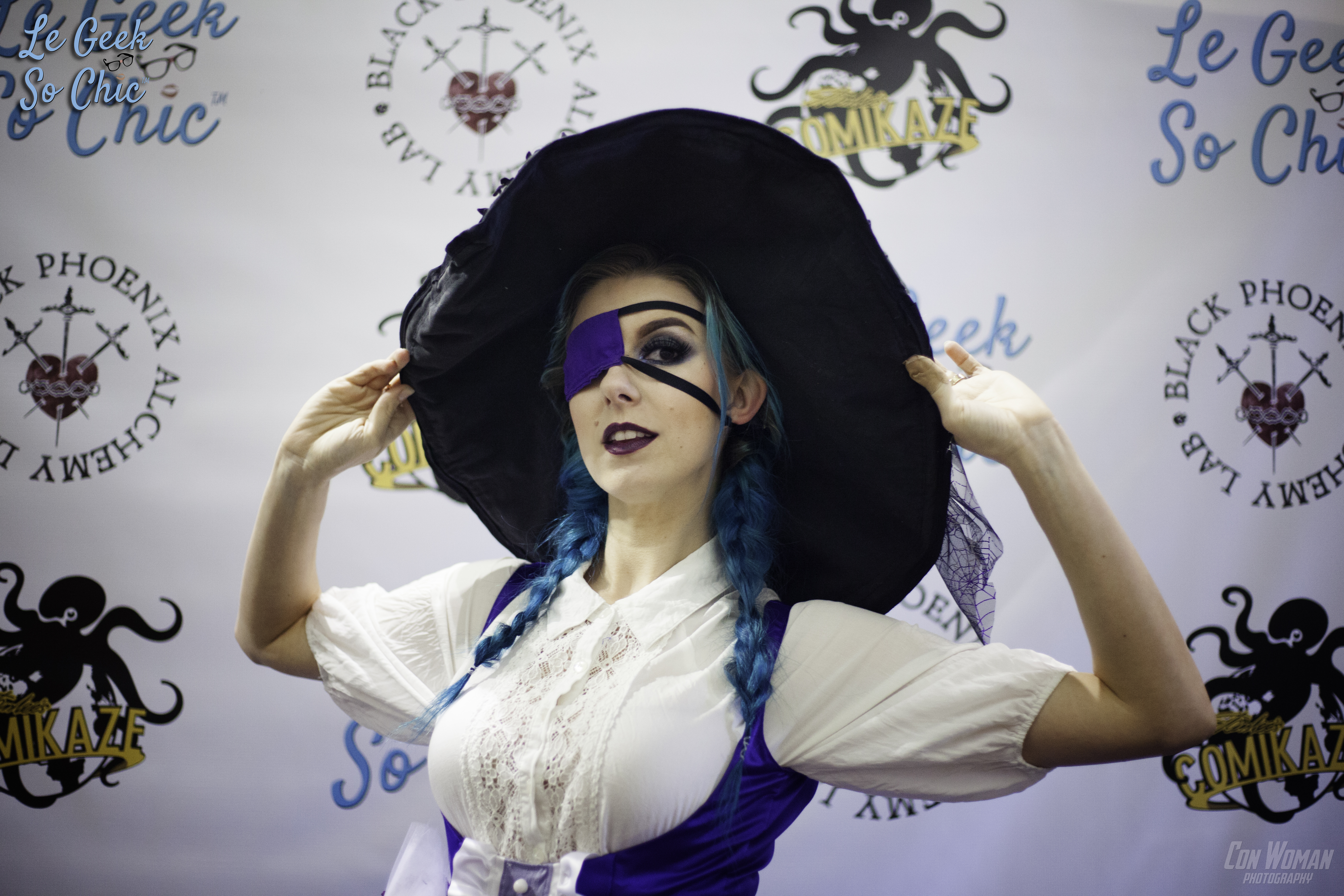 Con Woman Photography comikaze witch close up