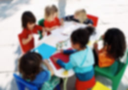 bambini al tavolo