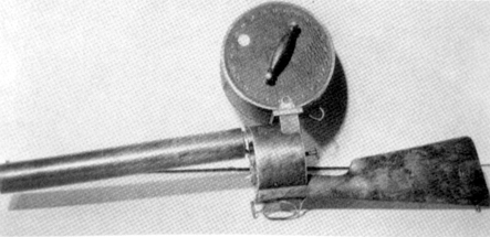 Le fusil photographique de Etienne-Jules Marey – Photo issue du livre ” Pionniers de la photographie animalière ” éditions ” Pôles d’image