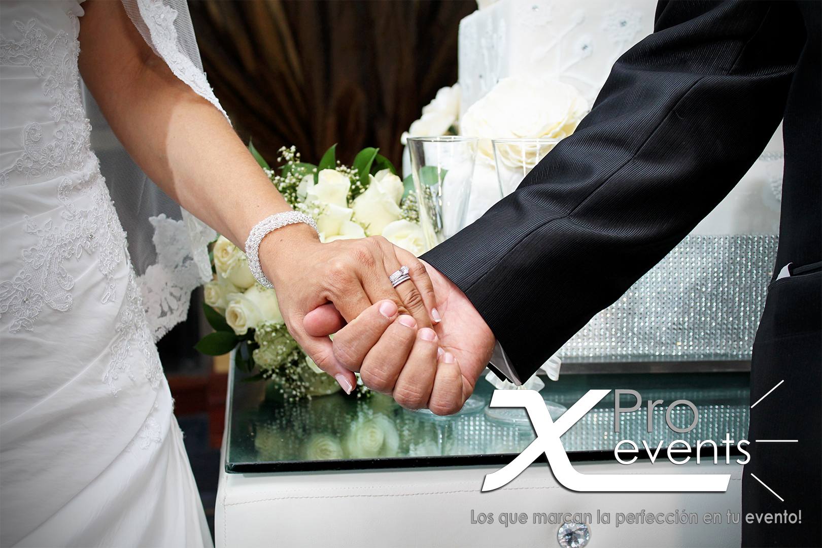 www.Xproevents.com - Manos de los novios.png