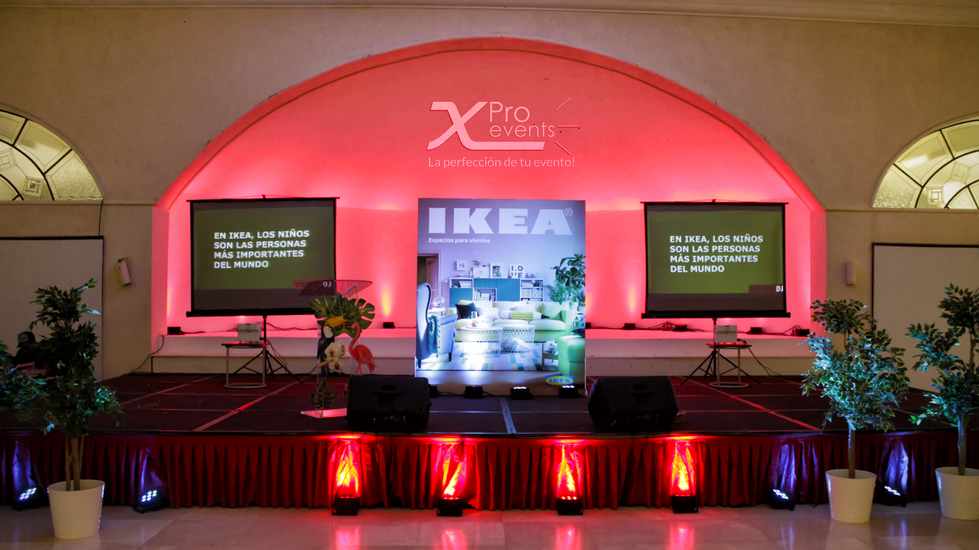 Evento corporativo - Montaje Ikea - Luces led - Pantallas gigantes - X Pro events