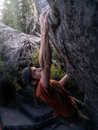 Jakobi on the repeat of a classic v-hard boulder - Tahoe National Forest, Fall 2025