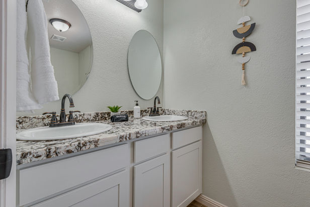 021_Bluffs Circle.jpeg