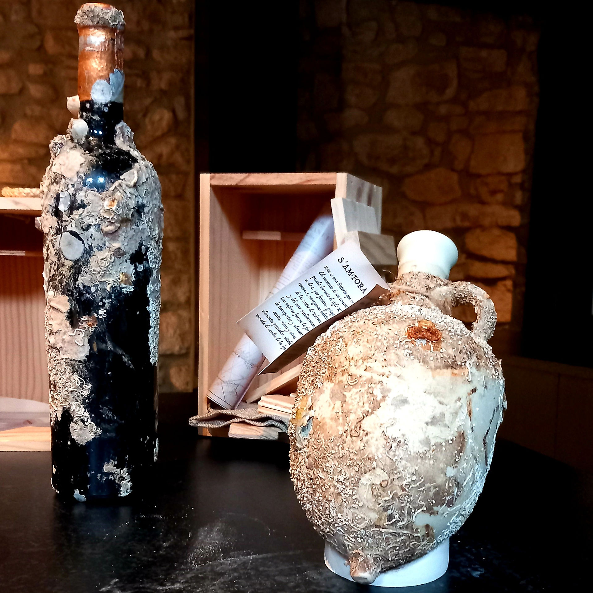 Dos vinos sumergidos expuestos en Tritium