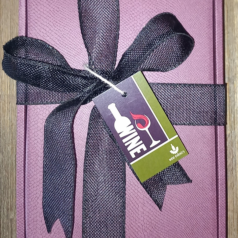 Ejemplo de caja de regalo con dos botellas y lazo.