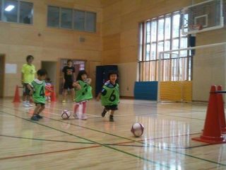 夏休み親子サッカー教室を開催しました。
