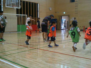 満員御礼の親子サッカー教室。