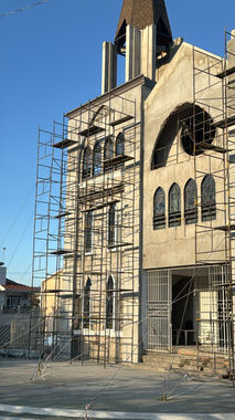 Projeto da reforma da Igreja São Sebastião localizada em Parauapebas - Pará. Uma Igreja com duas torres do sino, vitrais, arcos góticos, autoria do projeto arquitetônico Isabella Dalfovo Arquitetura Sacra