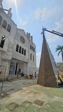 Projeto da reforma da Igreja São Sebastião localizada em Parauapebas - Pará. Uma Igreja com duas torres do sino, vitrais, arcos góticos, autoria do projeto arquitetônico Isabella Dalfovo Arquitetura Sacra