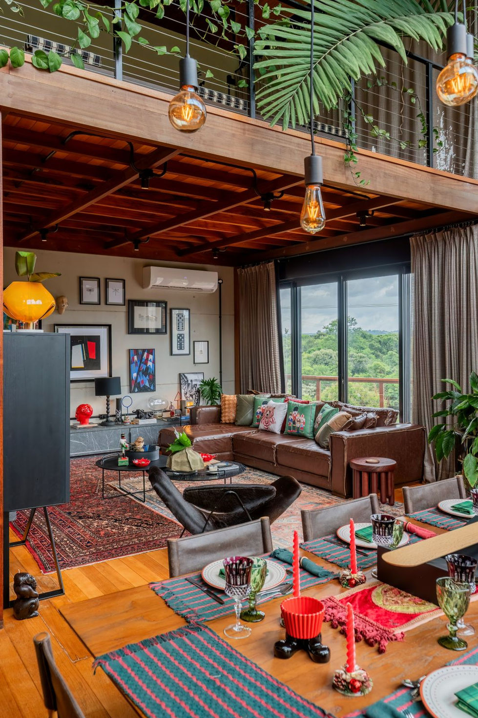 Casa de Campo contemporâneal utilizando concreto, madeira e metal, projeto arquitetônico Isabella Dalfovo