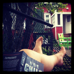 Riippukeinussa köllötellen