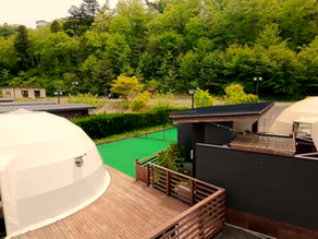 秋保温泉 蘭亭のグランピング施設|FPVドローンで撮影したドームテント外観