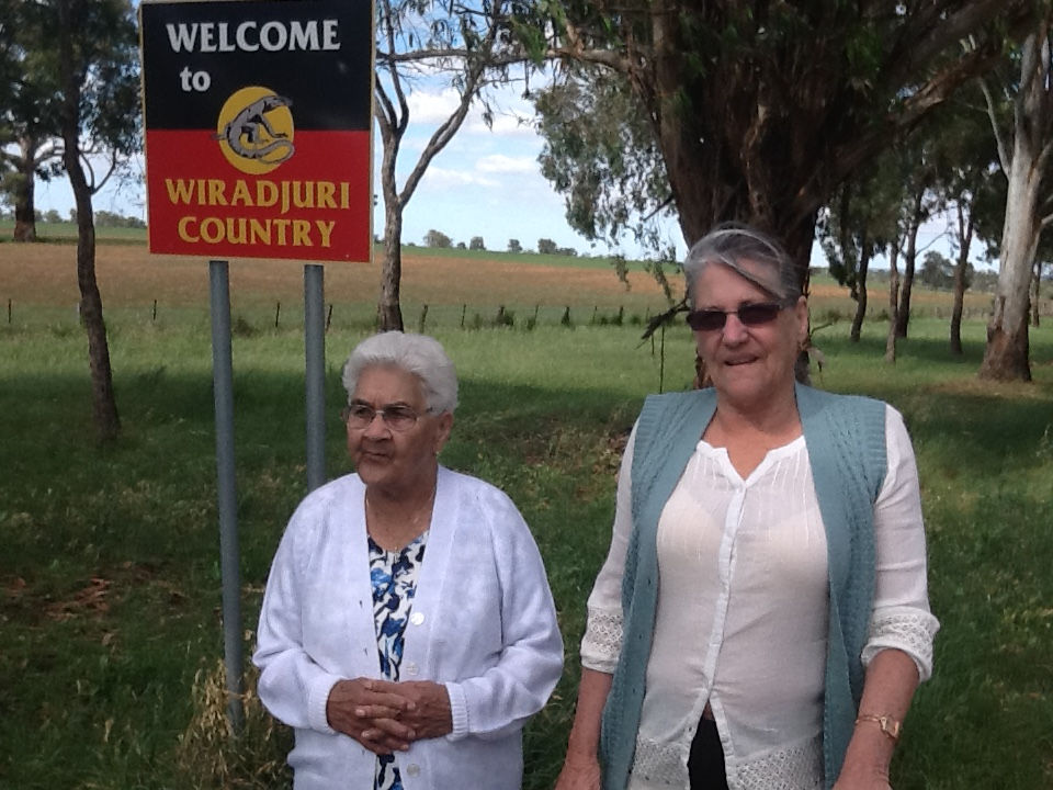 c09e3beae5584838-photo