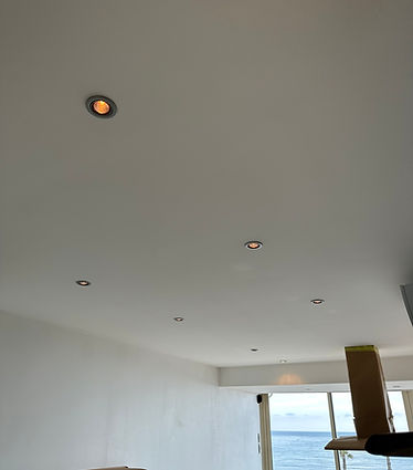 Plafond après mise en peinture avec vue sur la mer à Saint-Aygulf