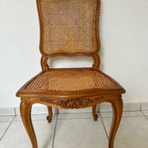 Chaise en bois vernie avant rénovation, Draguignan