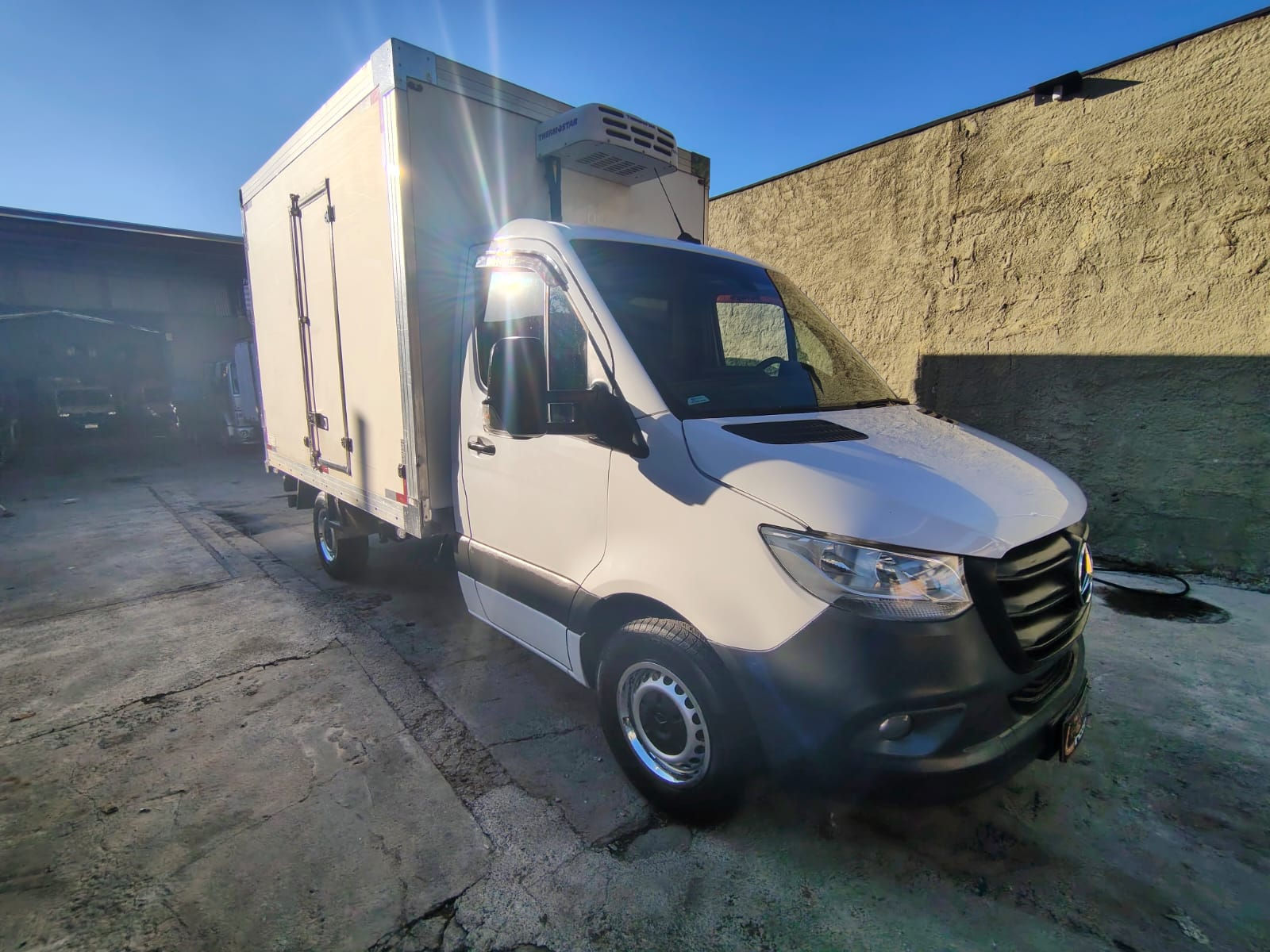 Mercedes-Benz Sprinter 2021 Refrigerada com Baú