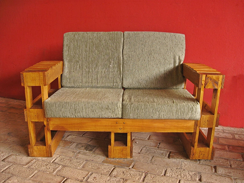 sofá dois lugares pallets