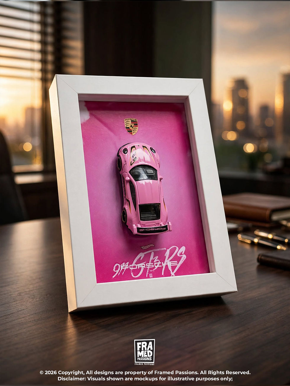 थंबनेल: Porsche 911 GT3 RS Desk Buddy Diecast Car Art Frame