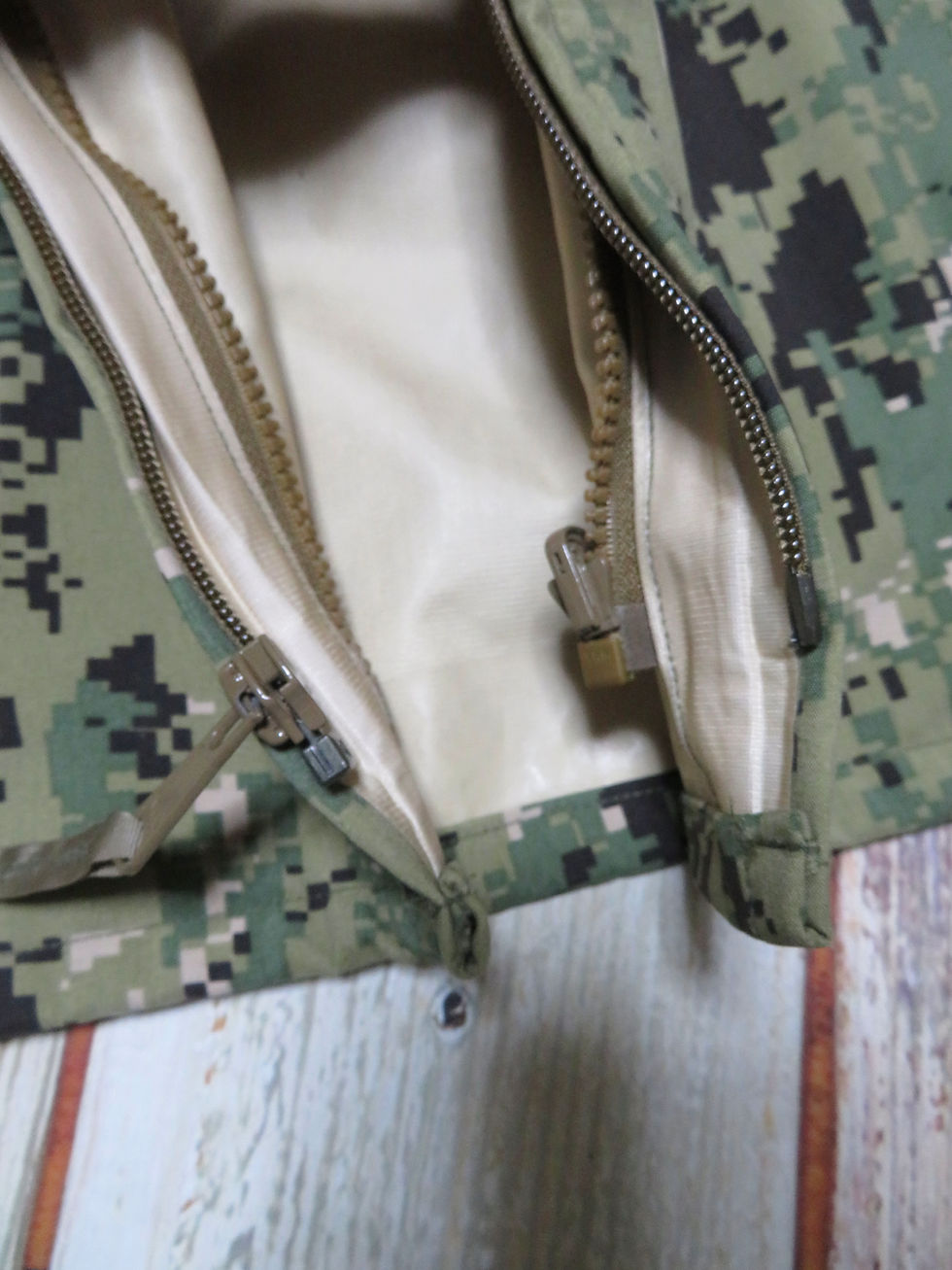 サムネイル： U.S.NAVY NWU TYPEⅢ ゴアテックスパーカー S-S 2010年 USED【NP056】