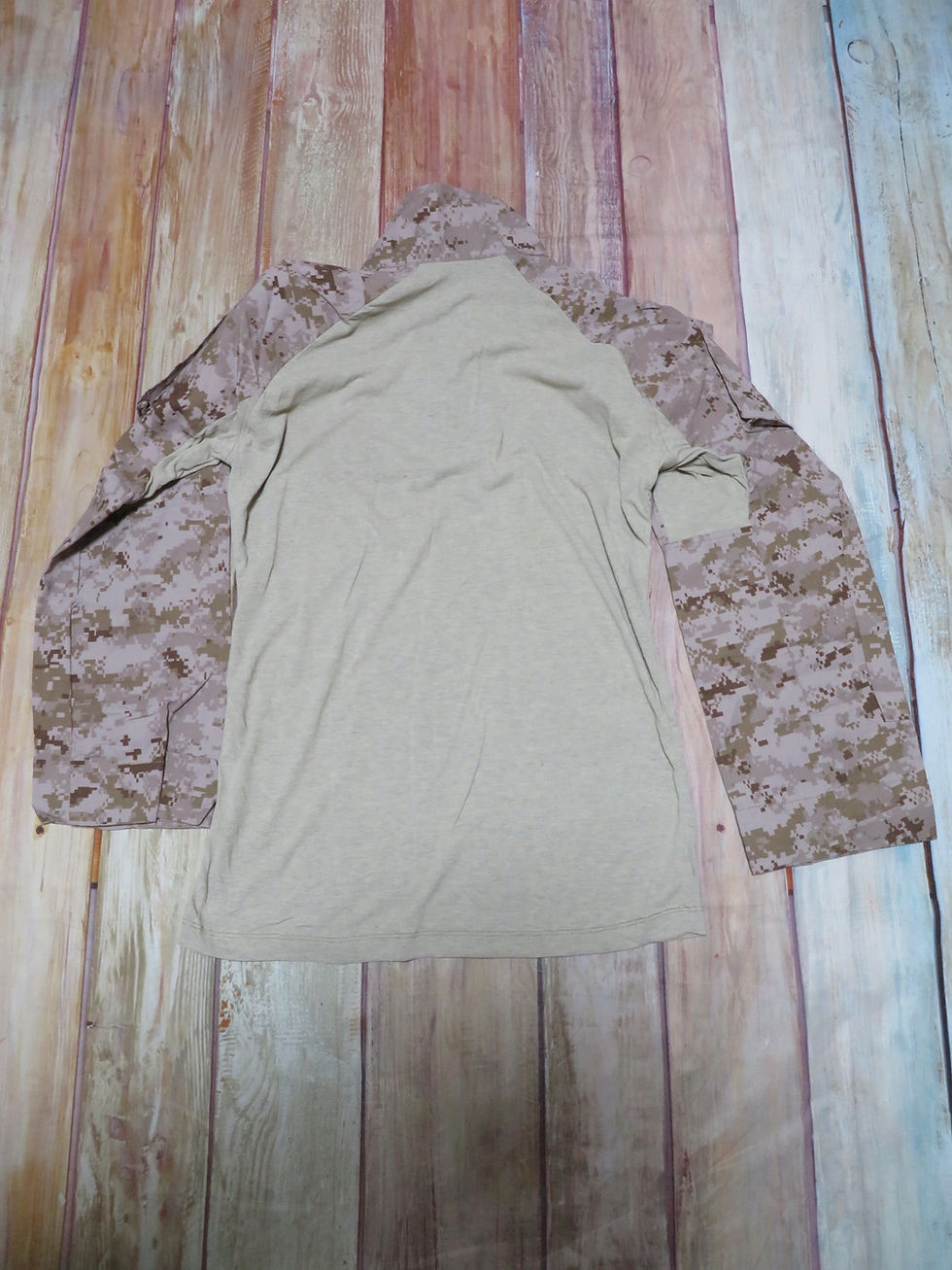 サムネイル： USMC MARPAT FROG コンバットシャツ sizeM-R  未使用 【OS053】