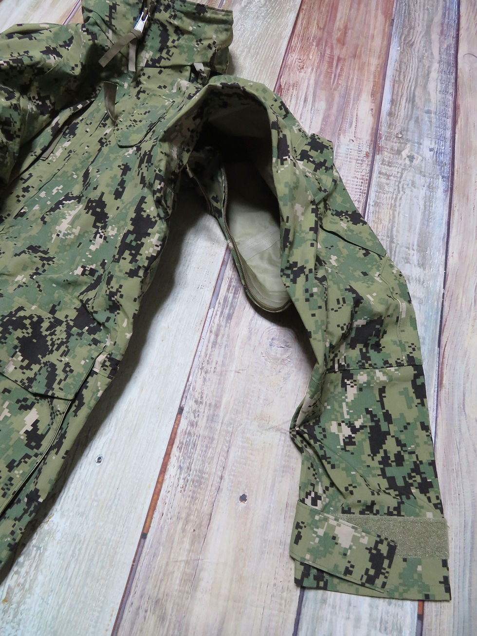 サムネイル： U.S.NAVY NWU TYPEⅢ ゴアテックスパーカー S-XL 2017年 USED【NP057】