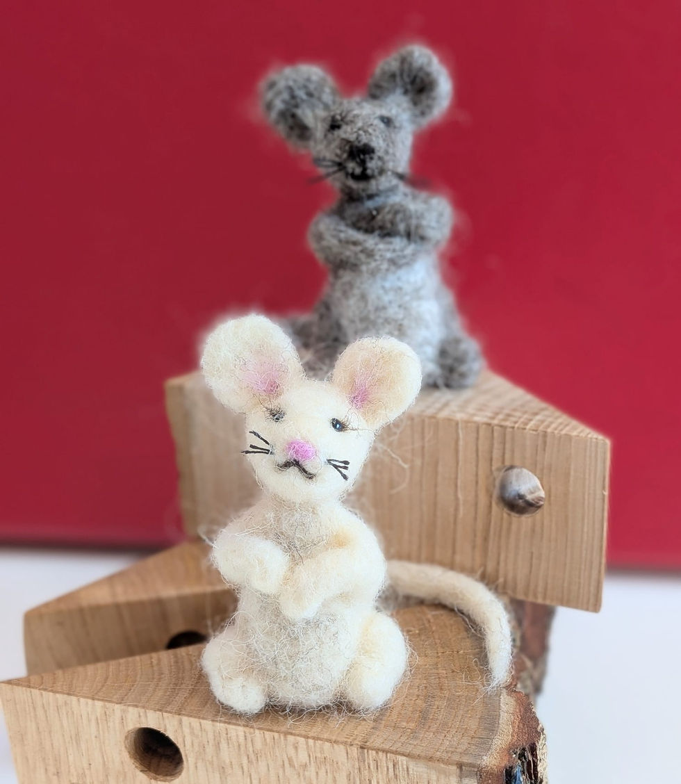Needle Felted Cheeseboard Mouse