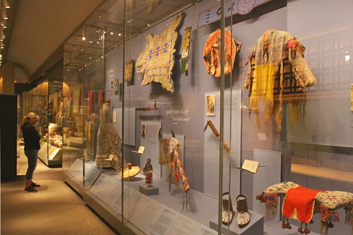 Musée Navajo à Window Rock, Arizona et le Musée des Indiens d'Amérique à New York