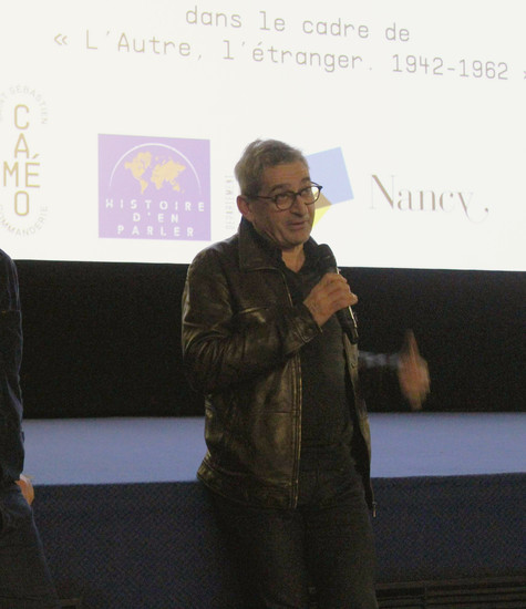Pascal Zachary, professeur d'histoire géographie, pendant le débat après le film