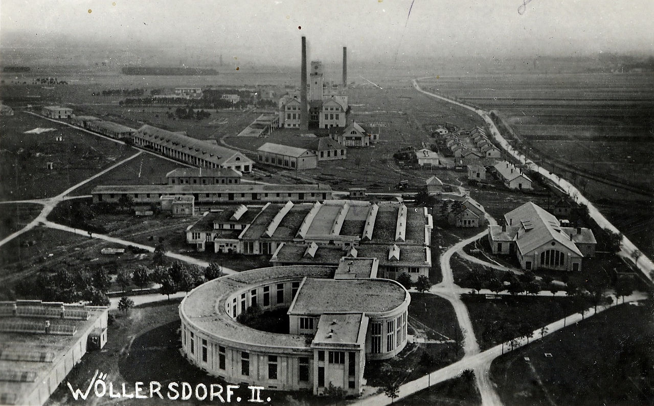 De 1933 à 1938, l’ancienne usine de Wöllersdorf a servi de camp de concentration pour réprimer les opposants au régime austrofasciste, notamment les nazis autrichiens, vers 1919.