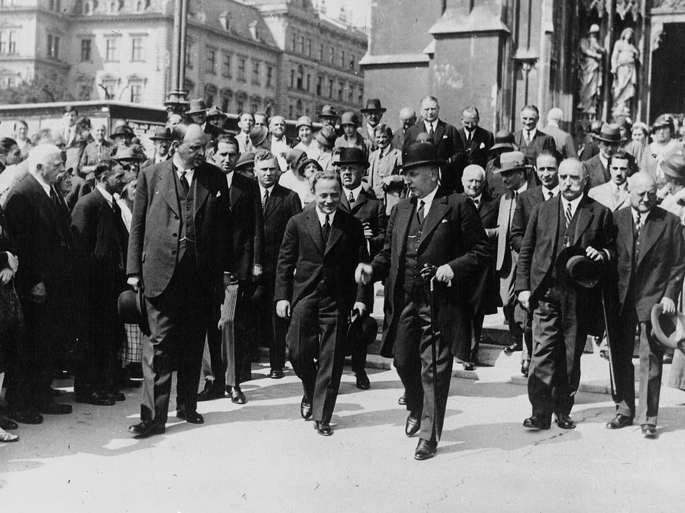 Le nouveau chancelier autrichien Engelbert Dollfuss et le président de la République Wilhelm Miklas, Mondial-Photo-Presse, Bibliothèque Nationale de France, 1932.