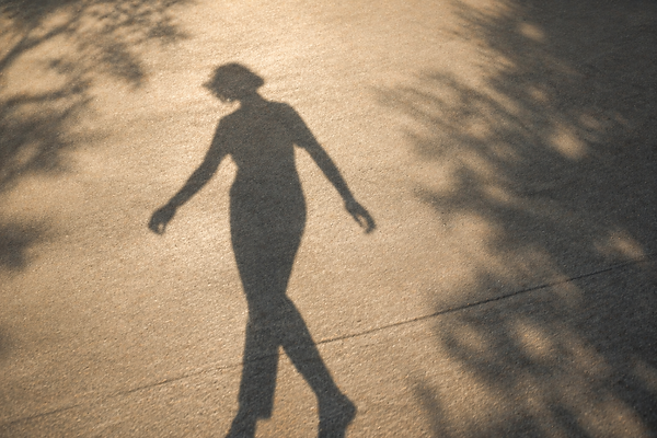 une ombre qui marche