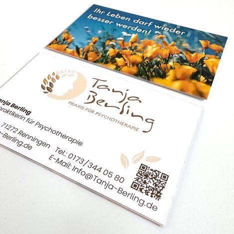 Ansicht von Vorder- und Rückseite der Visitenkarten von Tanja Berling.