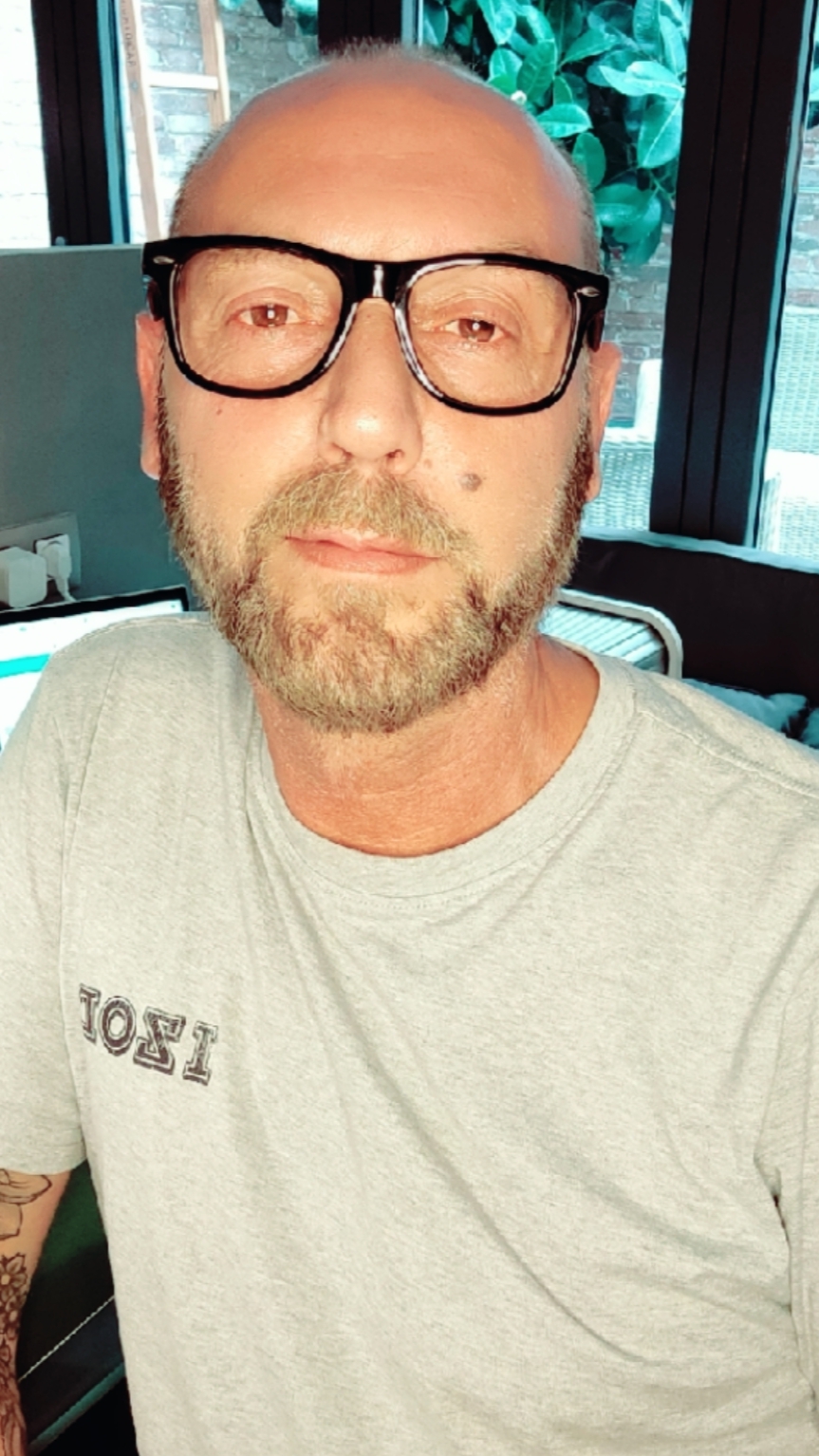 Writer: Manuel Roldán