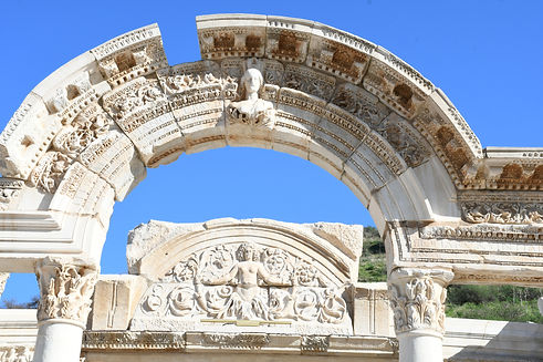 Ephesus-hadrian-temple.JPG