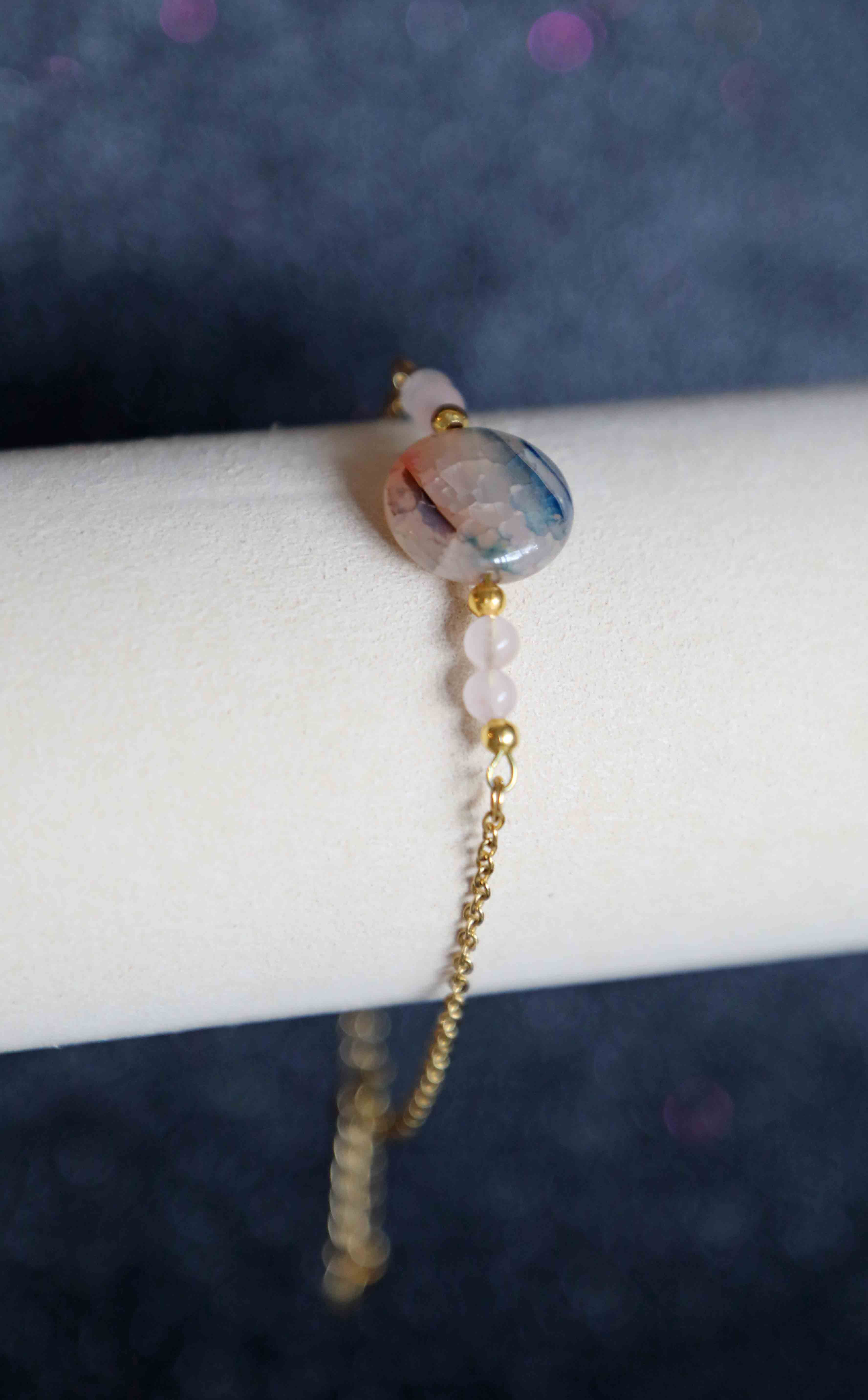 Pulsera elegante con dije de ágata rosa