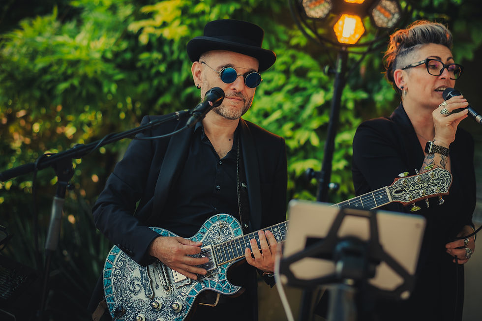 GUITARISTE pour cocktail de mariage en musique