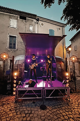 caravane secne mobile sur base airstream pour concerts love and live